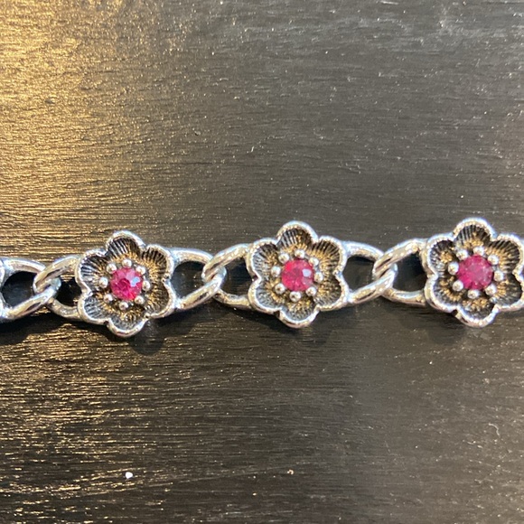 5 Vintage bracelets 2 silver bangles. 3 unique all 7 “ reading end to end. - Picture 6 of 9